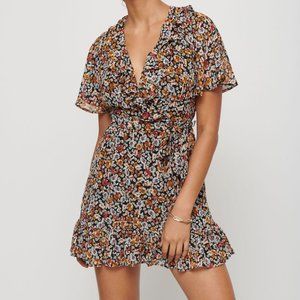 NWT | DYNAMITE | Mini Floral Wrap Dress w Frills | Large